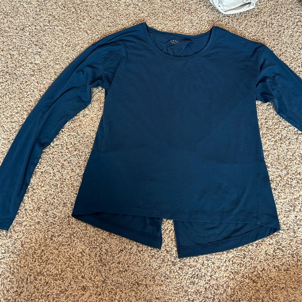 Athleta Long Sleeve with open back sz s